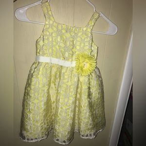 Gorgeous Girls Dress size 4T Yellow Lace✨